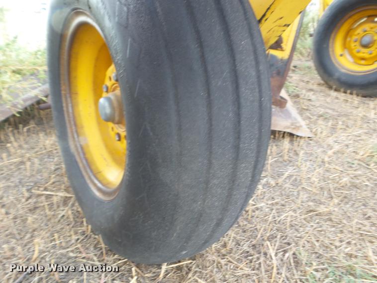 image for item DA4555 1981 Versatile Noble 9600 sweep plow