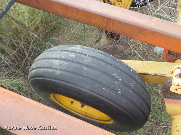 image for item DA4555 1981 Versatile Noble 9600 sweep plow