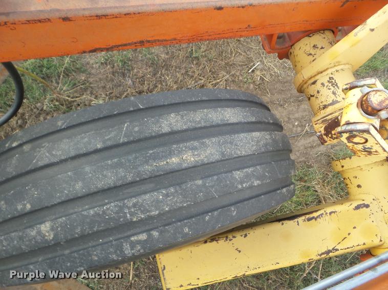 image for item DA4555 1981 Versatile Noble 9600 sweep plow