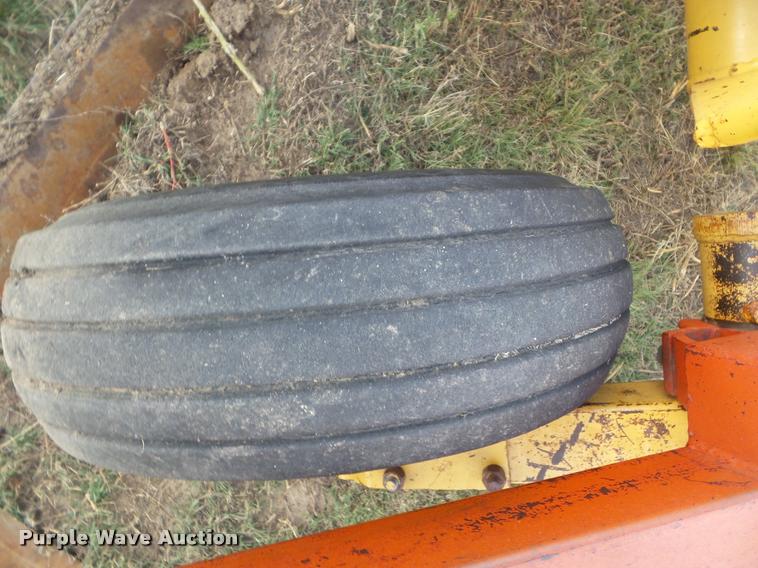 image for item DA4555 1981 Versatile Noble 9600 sweep plow