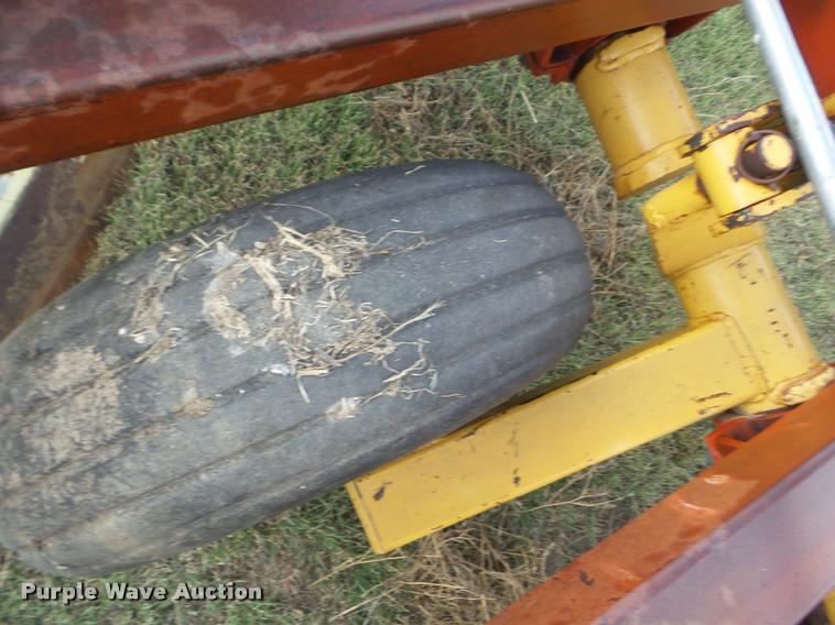 image for item DA4555 1981 Versatile Noble 9600 sweep plow