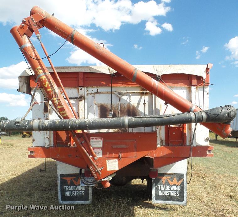 image for item DA4557 1981 Chevrolet C60 grain truck