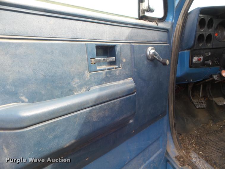 image for item DA4557 1981 Chevrolet C60 grain truck