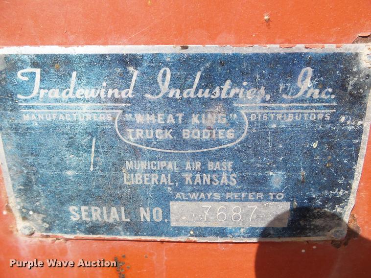 image for item DA4557 1981 Chevrolet C60 grain truck