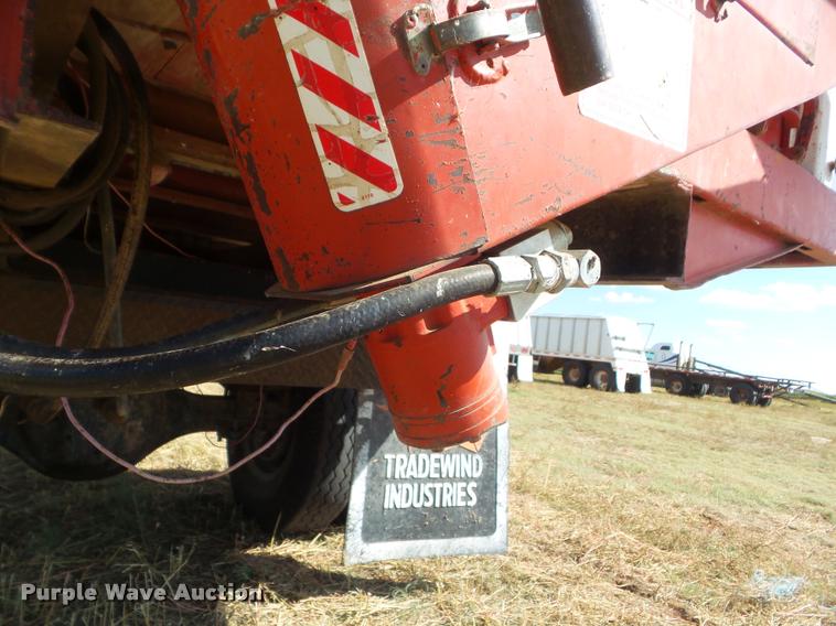 image for item DA4557 1981 Chevrolet C60 grain truck