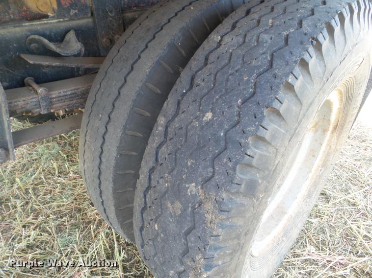 image for item DA4557 1981 Chevrolet C60 grain truck