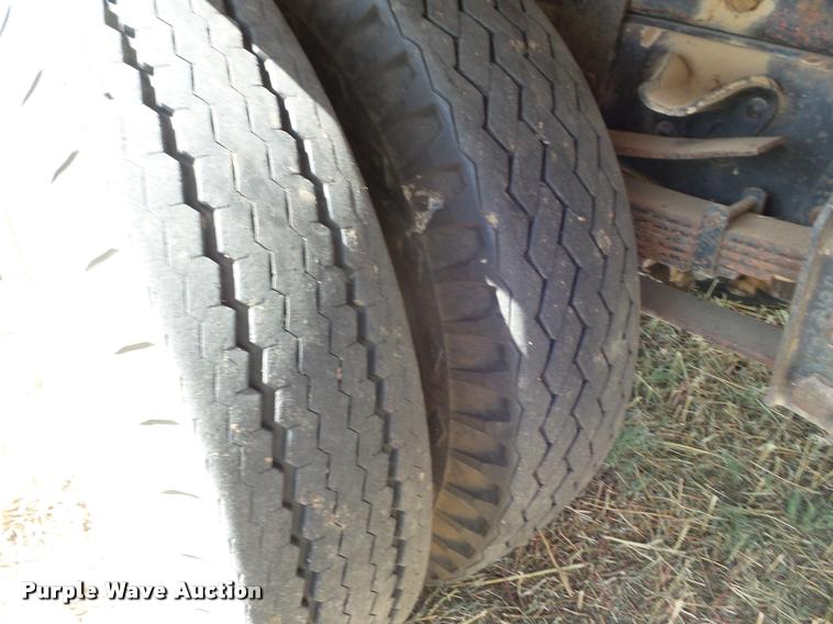 image for item DA4557 1981 Chevrolet C60 grain truck