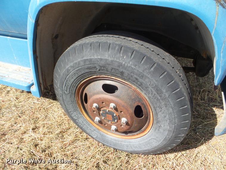 image for item DA4557 1981 Chevrolet C60 grain truck