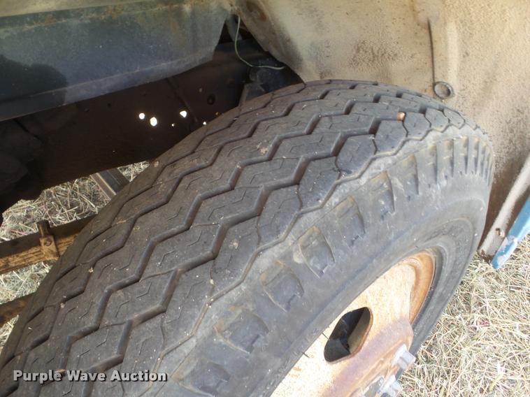 image for item DA4557 1981 Chevrolet C60 grain truck