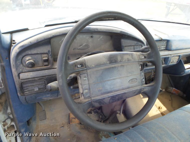 image for item DA4559 1995 Ford F150 pickup truck