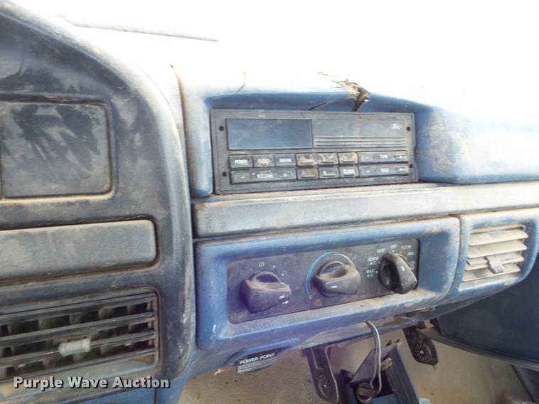 image for item DA4559 1995 Ford F150 pickup truck