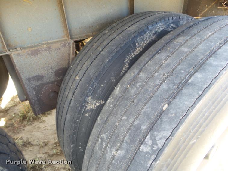 image for item DA4562 1995 Merritt double hopper grain trailer