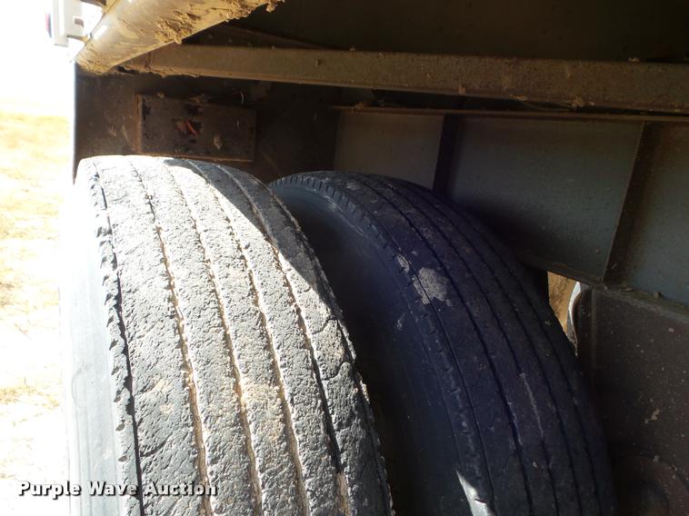 image for item DA4562 1995 Merritt double hopper grain trailer