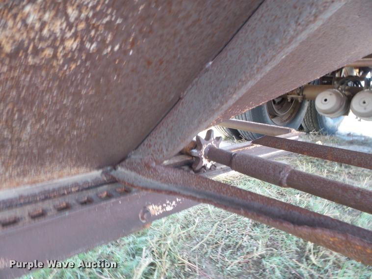 image for item DA4563 1994 Doonan double hopper grain trailer