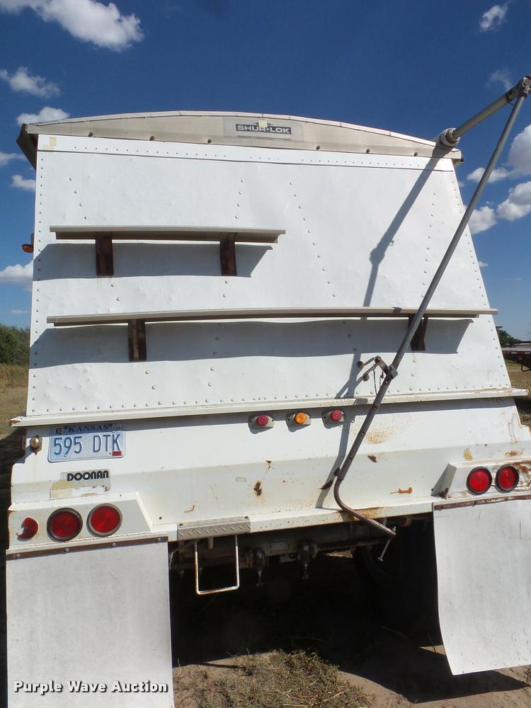 image for item DA4563 1994 Doonan double hopper grain trailer