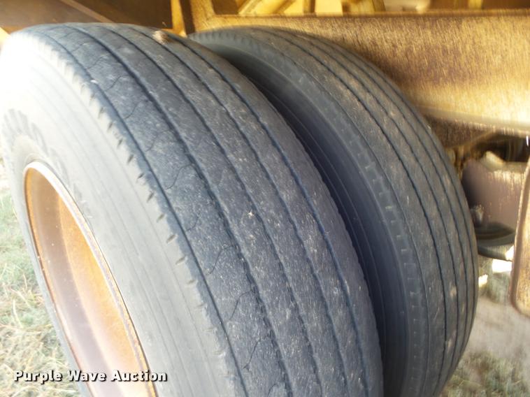 image for item DA4563 1994 Doonan double hopper grain trailer