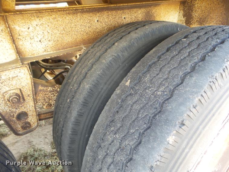 image for item DA4563 1994 Doonan double hopper grain trailer