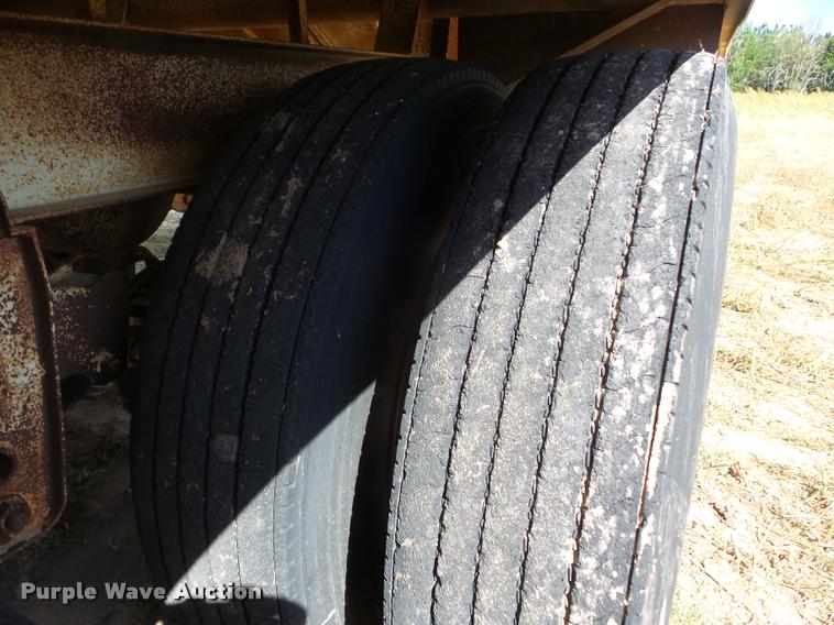 image for item DA4563 1994 Doonan double hopper grain trailer