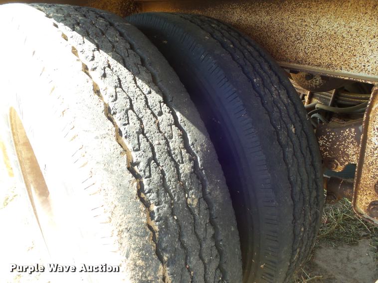 image for item DA4563 1994 Doonan double hopper grain trailer