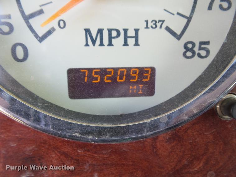 image for item DA4565 2004 International 9400i semi truck