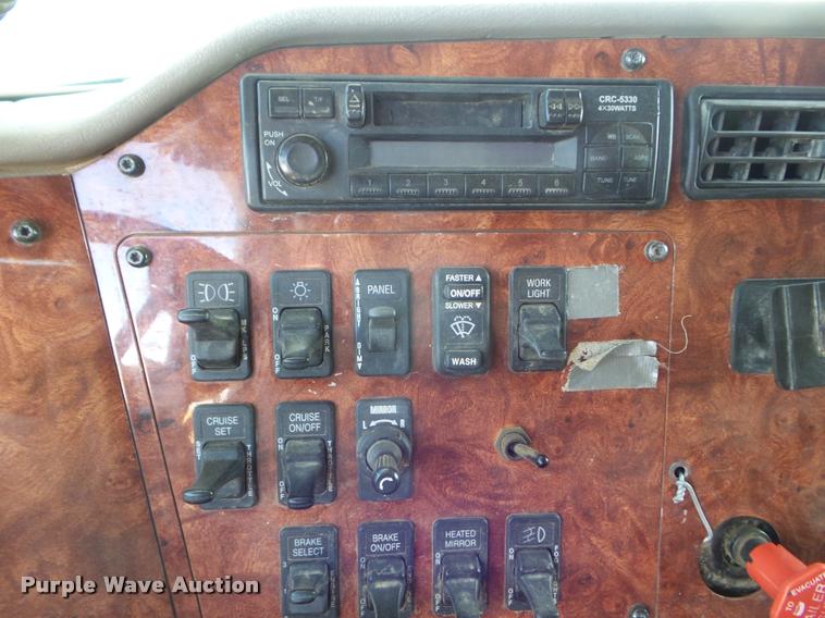 image for item DA4565 2004 International 9400i semi truck