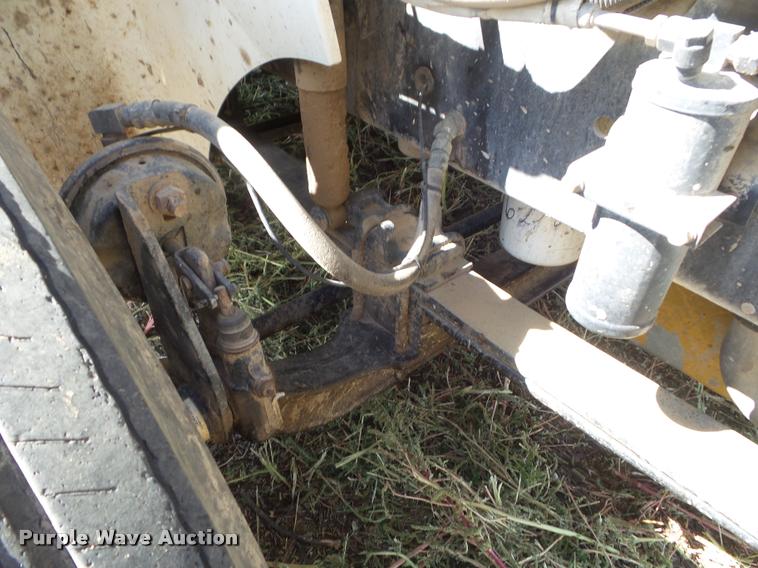 image for item DA4565 2004 International 9400i semi truck