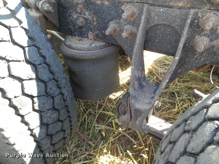 image for item DA4565 2004 International 9400i semi truck