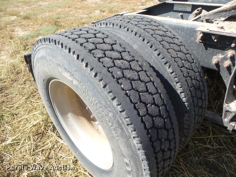 image for item DA4565 2004 International 9400i semi truck