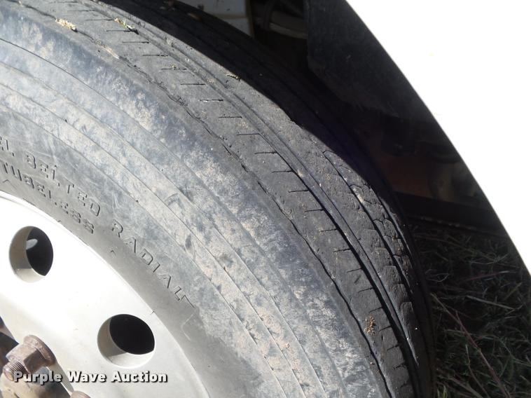 image for item DA4565 2004 International 9400i semi truck