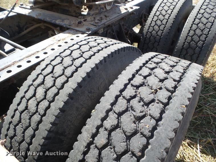 image for item DA4565 2004 International 9400i semi truck