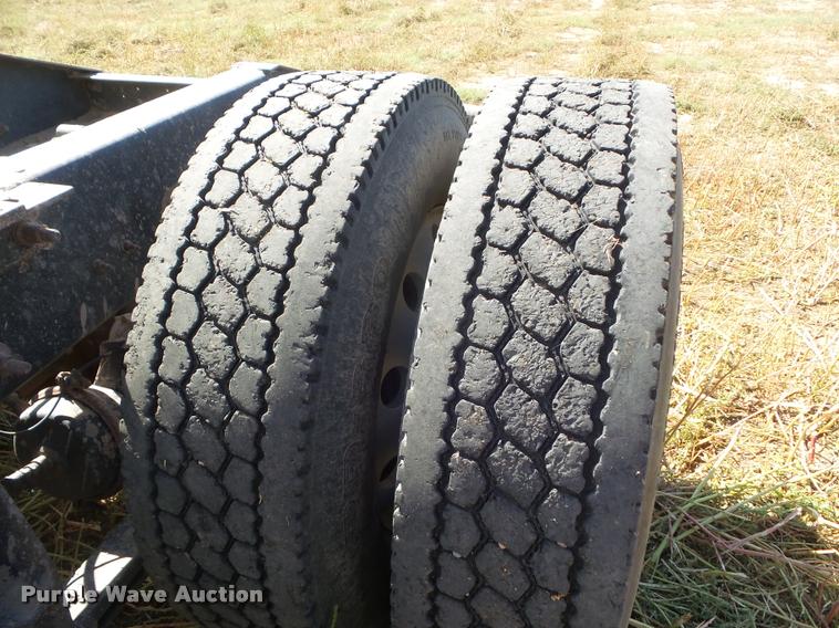 image for item DA4565 2004 International 9400i semi truck