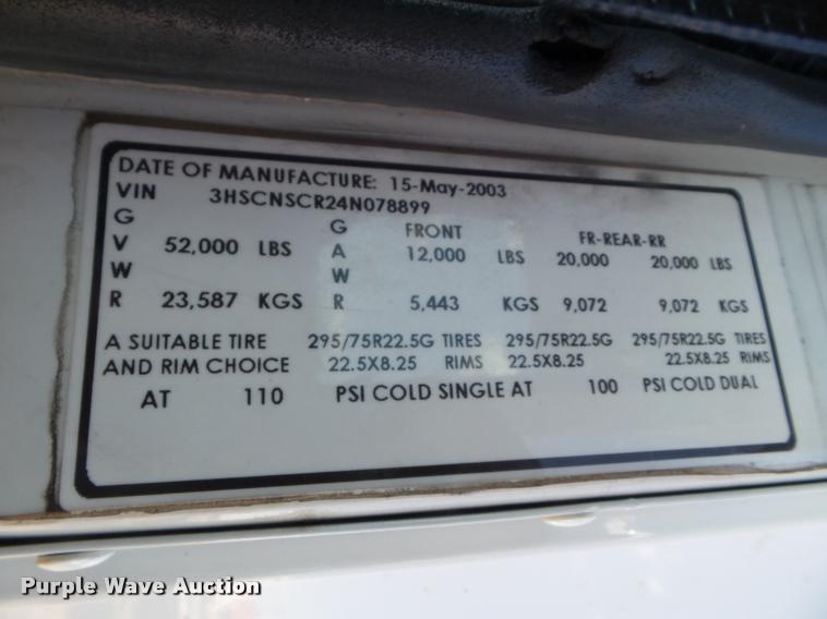 image for item DA4565 2004 International 9400i semi truck