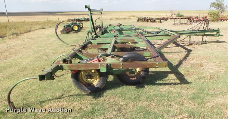 image for item DA4571 John Deere 1600 chisel