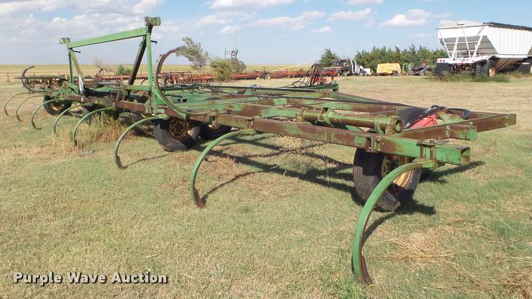 image for item DA4571 John Deere 1600 chisel