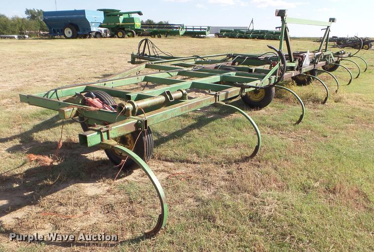 image for item DA4571 John Deere 1600 chisel