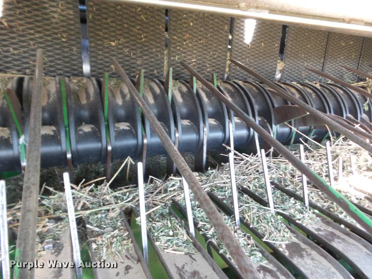 image for item DA4594 John Deere 568 Mega Wide Plus round baler