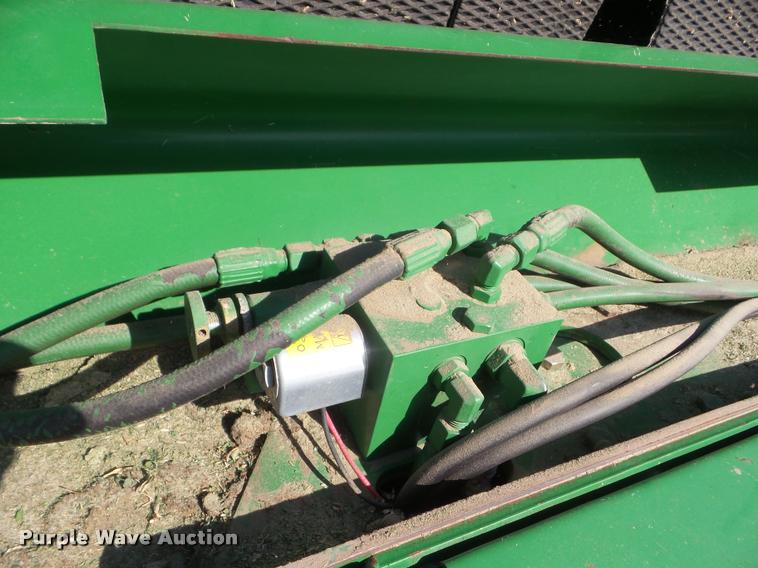 image for item DA4594 John Deere 568 Mega Wide Plus round baler