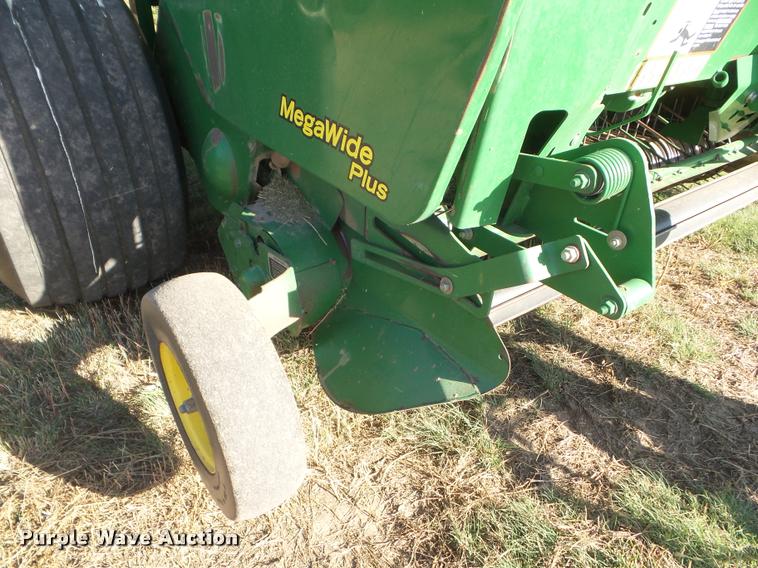 image for item DA4594 John Deere 568 Mega Wide Plus round baler