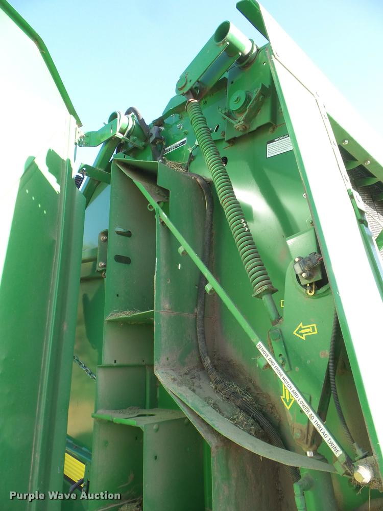 image for item DA4594 John Deere 568 Mega Wide Plus round baler