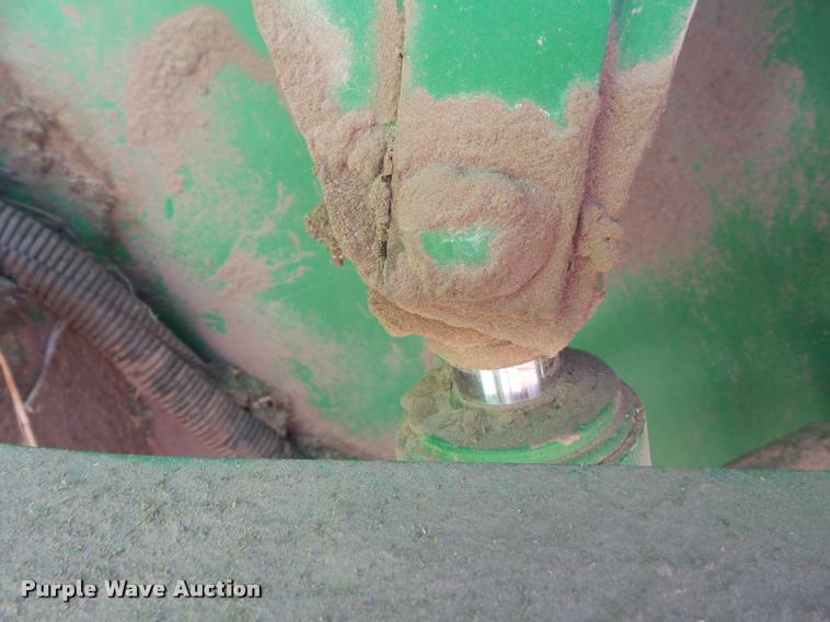 image for item DA4594 John Deere 568 Mega Wide Plus round baler