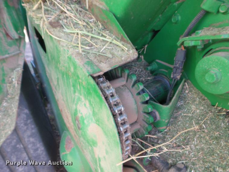 image for item DA4594 John Deere 568 Mega Wide Plus round baler