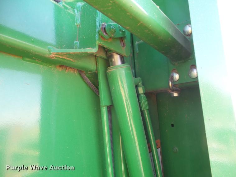 image for item DA4594 John Deere 568 Mega Wide Plus round baler