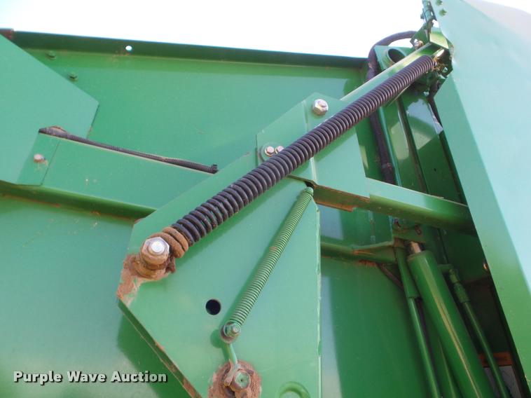image for item DA4594 John Deere 568 Mega Wide Plus round baler