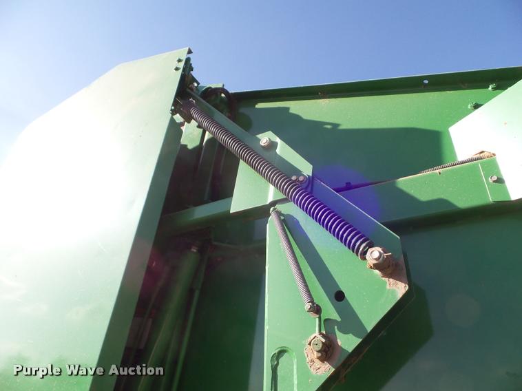 image for item DA4594 John Deere 568 Mega Wide Plus round baler