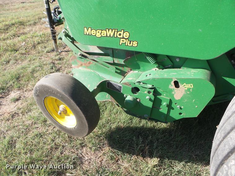 image for item DA4594 John Deere 568 Mega Wide Plus round baler