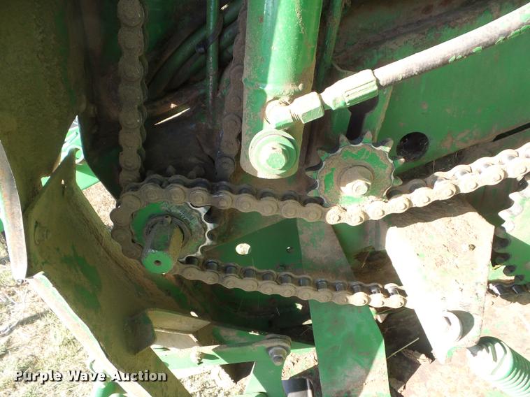 image for item DA4594 John Deere 568 Mega Wide Plus round baler