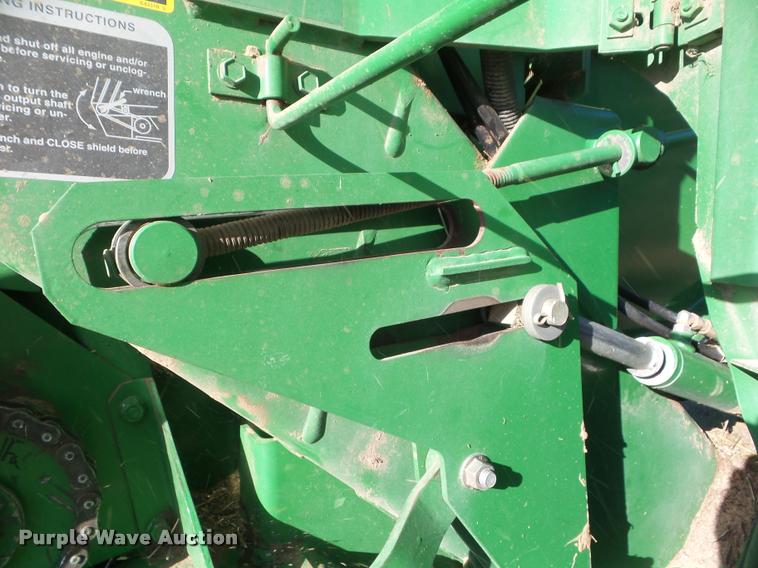 image for item DA4594 John Deere 568 Mega Wide Plus round baler