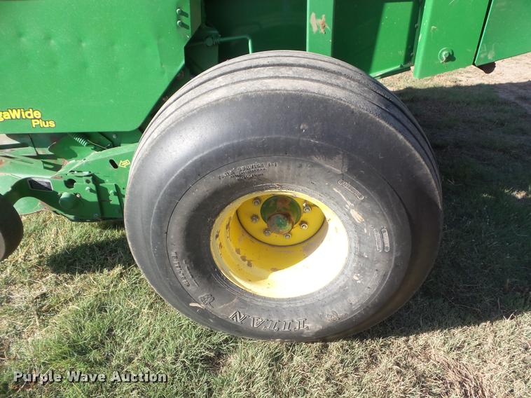 image for item DA4594 John Deere 568 Mega Wide Plus round baler