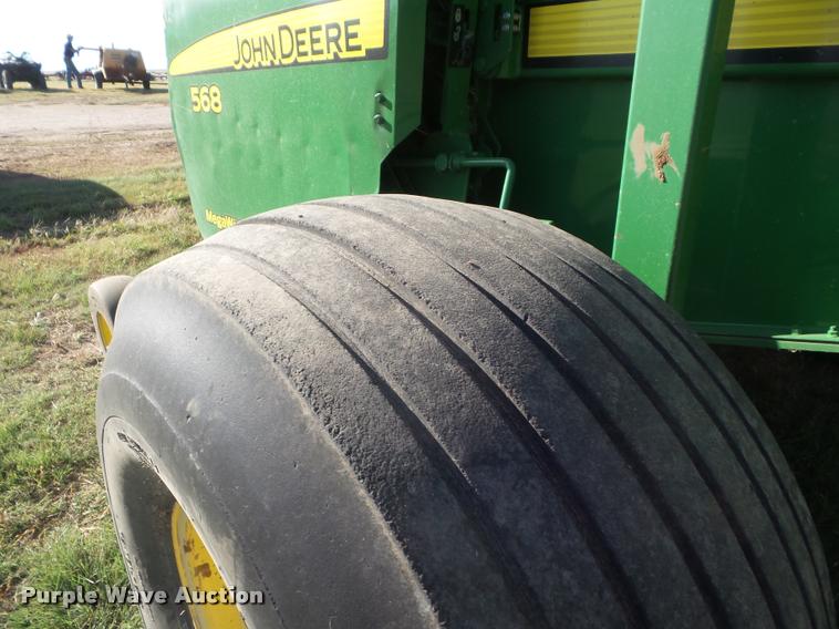 image for item DA4594 John Deere 568 Mega Wide Plus round baler