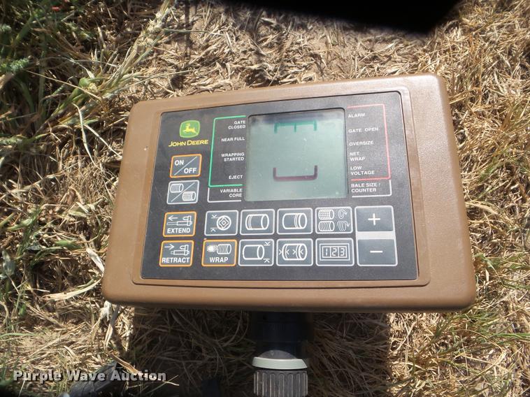 image for item DA4594 John Deere 568 Mega Wide Plus round baler